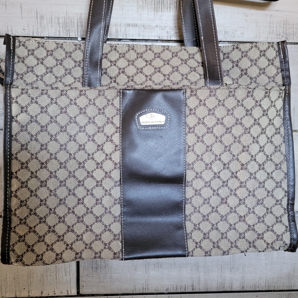 Classic🛍Gloria Vanderbilt bag